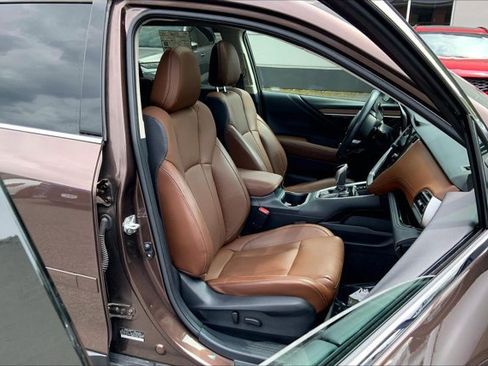 Used 2022 Subaru Outback Touring AWD/4WD image 6