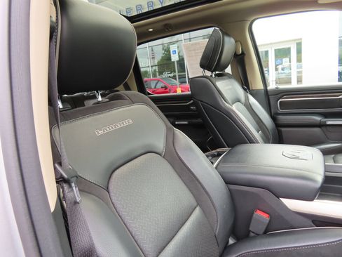 Used 2020 RAM 1500 Laramie AWD/4WD image 36
