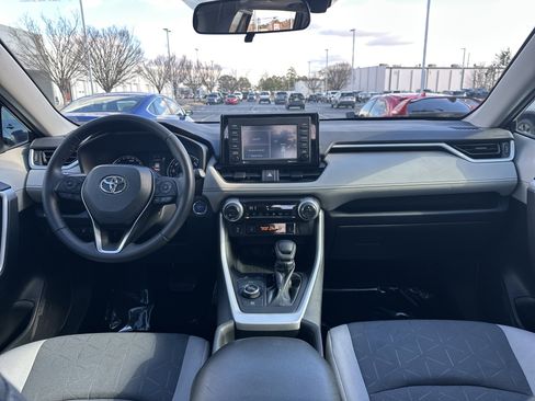 Used 2021 Toyota RAV4 XLE image 29