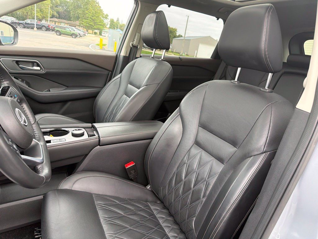 Used 2022 Nissan Rogue Platinum w/ Head-Up Display Package AWD/4WD image 12