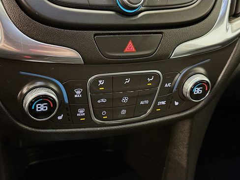 Used 2021 Chevrolet Equinox LT image 24