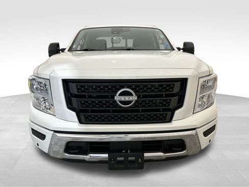 Used 2024 Nissan Titan SV w/ SV Convenience Package AWD/4WD image 10