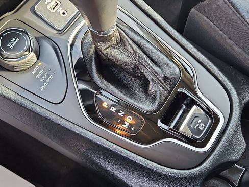 Used 2023 Jeep Cherokee Altitude Lux image 17