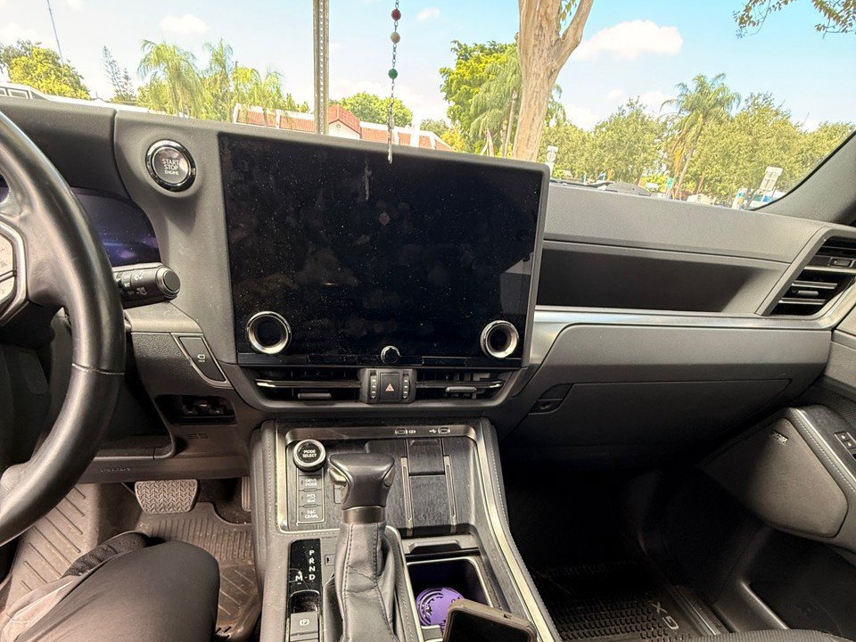 Used 2024 Lexus GX 550 AWD/4WD image 5
