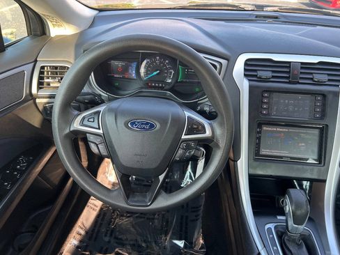 Used 2014 Ford Fusion SE FWD image 30