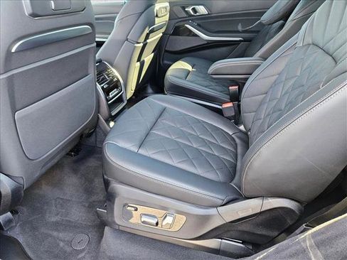 Certified 2025 BMW X7 xDrive40i w/ M Sport Package image 19