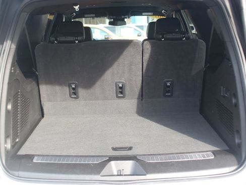 Used 2025 GMC Yukon XL Denali image 10