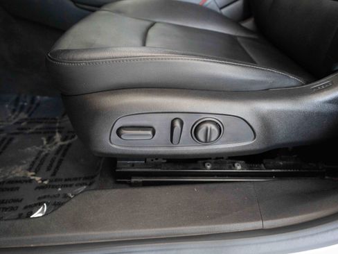 Used 2018 Chevrolet Malibu LT w/ Leather Package FWD image 12