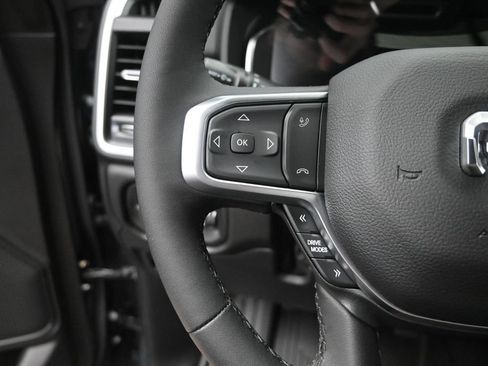 New 2026 RAM 1500 4x4 Crew Cab image 32
