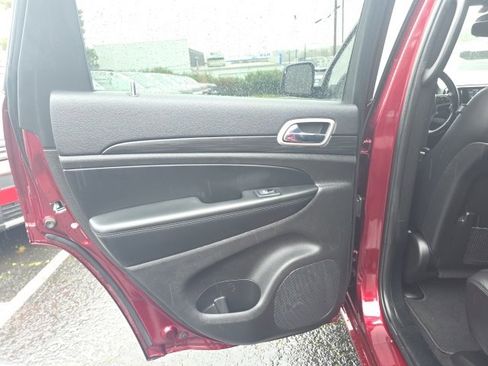 Used 2020 Jeep Grand Cherokee Altitude image 25