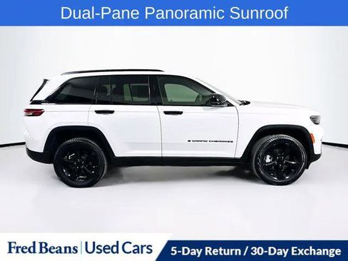Certified 2024 Jeep Grand Cherokee Limited w/ Luxury Tech Group II image 9