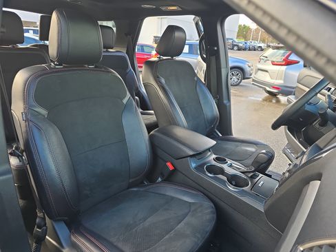 Used 2018 Ford Explorer XLT w/ Equipment Group 202A image 10