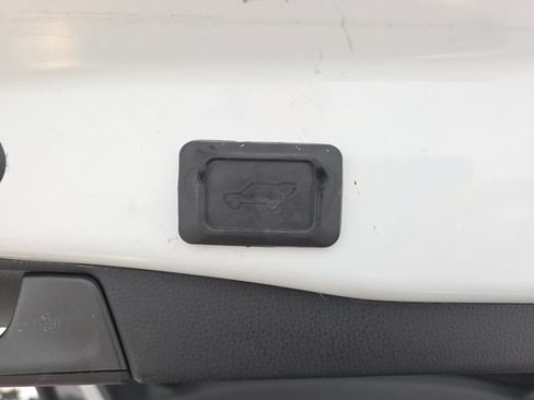 Certified 2020 Toyota RAV4 XLE Premium AWD/4WD image 33