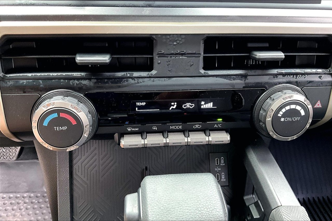 Used 2025 Toyota Tacoma SR5 AWD/4WD image 25