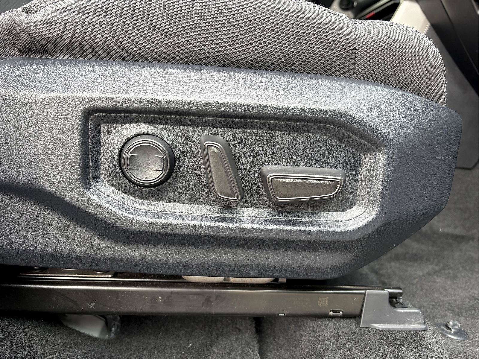 Used 2025 Toyota Sequoia SR5 AWD/4WD image 40