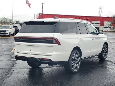 New 2026 Lincoln Navigator Reserve AWD/4WD image 4