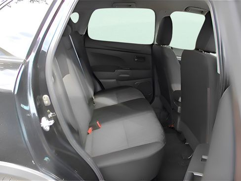 Used 2023 Mitsubishi Outlander Sport LE image 29