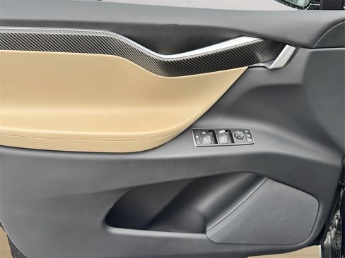 Used 2017 Tesla Model X 75D image 26