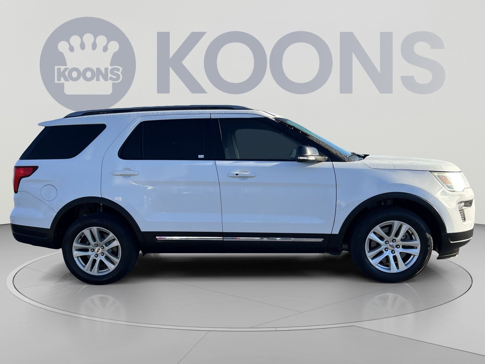 Used 2018 Ford Explorer XLT w/ Equipment Group 202A AWD/4WD image 17