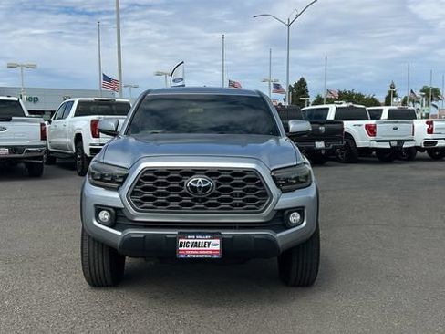 Used 2023 Toyota Tacoma TRD Off-Road w/ TRD Premium Off Road Package AWD/4WD image 9