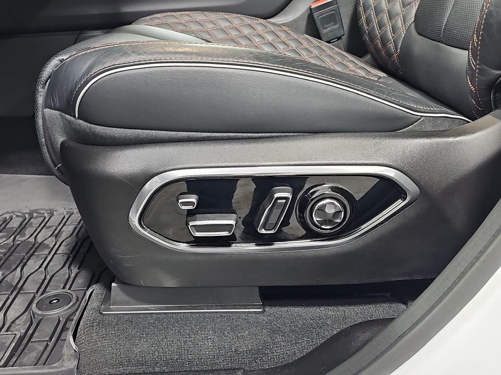 Used 2024 Jeep Grand Cherokee Summit AWD/4WD image 31
