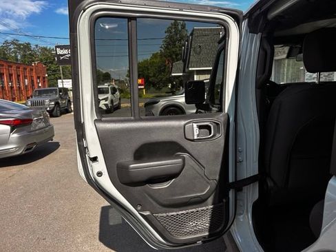 Used 2024 Jeep Wrangler Unlimited Sport AWD/4WD image 15