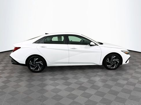 Certified 2025 Hyundai Elantra Limited image 4
