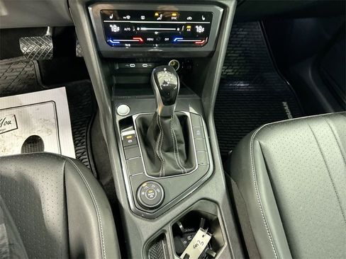 Used 2022 Volkswagen Tiguan SE image 17