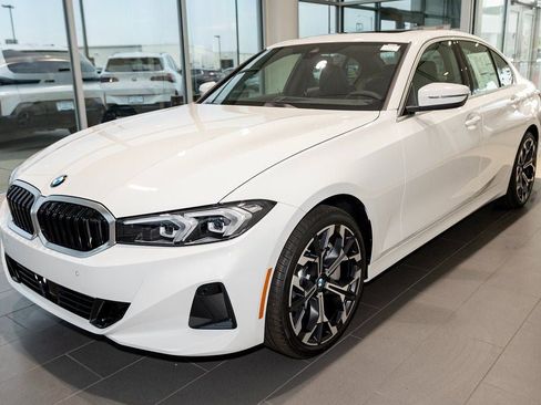 Used 2025 BMW 330i xDrive Sedan w/ Convenience Package AWD/4WD image 3