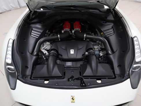 Used 2016 Ferrari California T image 21