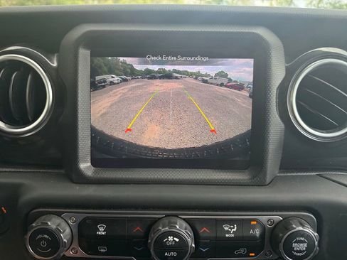 Used 2023 Jeep Wrangler Unlimited Sahara AWD/4WD image 32