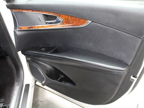 Used 2017 Lincoln MKX Reserve w/ Driver Assistance Package image 25