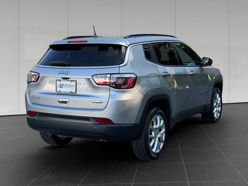 Used 2023 Jeep Compass Latitude w/ Sun and Sound Group AWD/4WD image 5