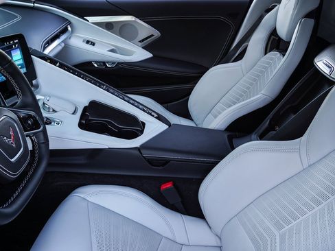 Used 2024 Chevrolet Corvette Stingray Premium Conv w/ Z51 Performance Package image 12