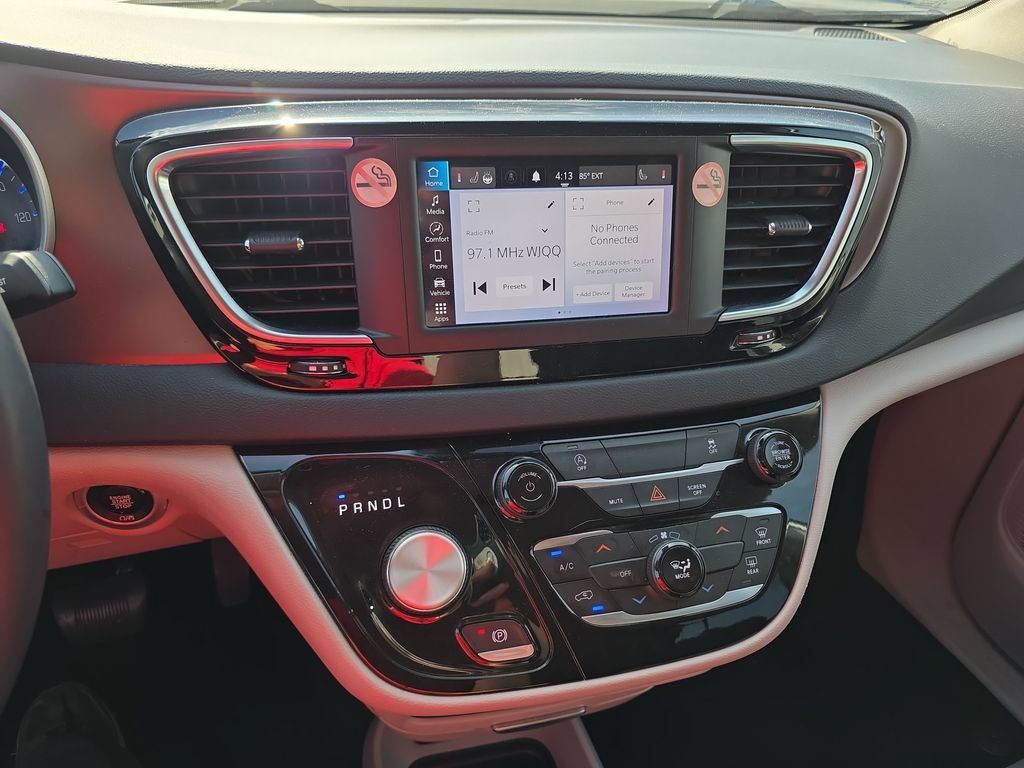 Used 2023 Chrysler Voyager LX FWD image 19