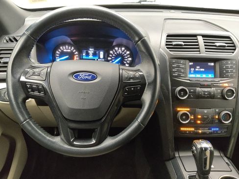 Used 2018 Ford Explorer XLT image 22