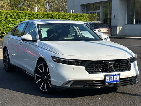 Certified 2025 Honda Accord Touring image 35