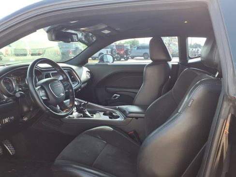 Used 2017 Dodge Challenger R/T Scat Pack RWD image 10