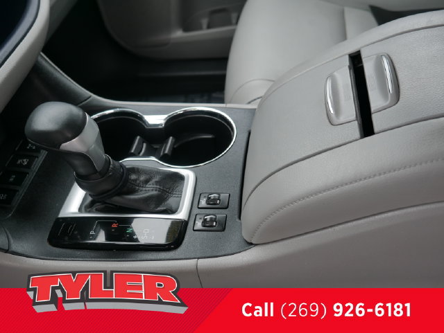 Used 2017 Toyota Highlander XLE AWD/4WD image 38