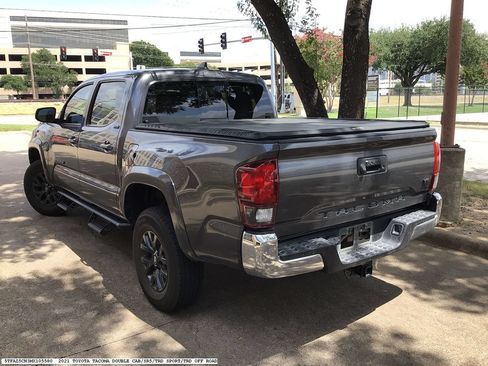 Used 2021 Toyota Tacoma SR5 RWD image 4