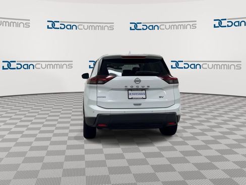 Used 2024 Nissan Rogue SV image 7