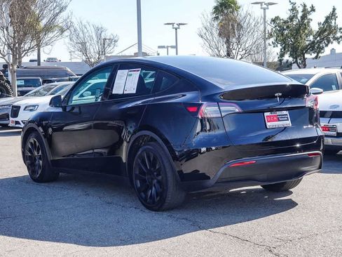 Used 2022 Tesla Model Y Long Range image 6