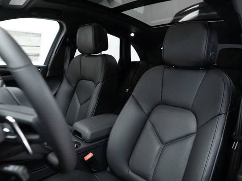 Used 2026 Porsche Macan AWD/4WD image 5
