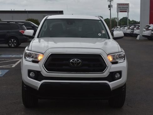 Used 2023 Toyota Tacoma SR5 RWD image 2