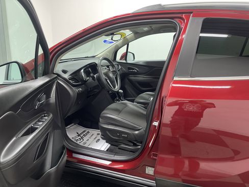 Used 2021 Buick Encore Preferred AWD/4WD image 9