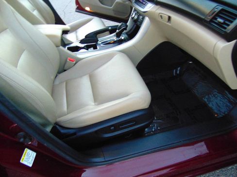 Used 2013 Honda Accord Touring image 12