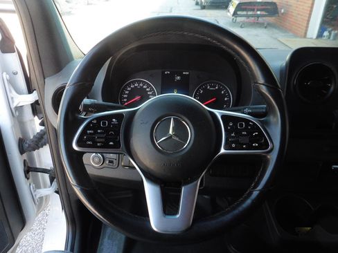 Used 2022 Mercedes-Benz Sprinter 1500 image 10