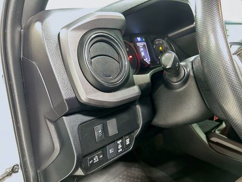 Used 2020 Toyota Tacoma 4x4 Double Cab image 10