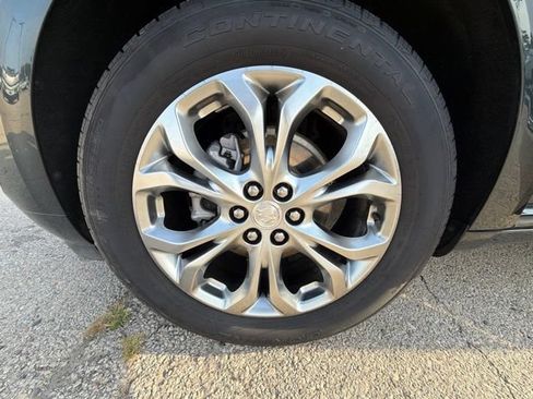 Used 2021 Buick Enclave Avenir w/ Avenir Technology Package AWD/4WD image 30