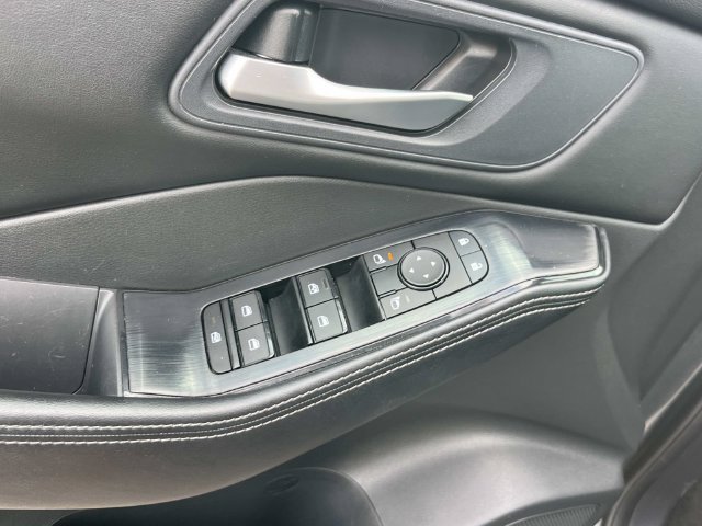 Used 2024 Nissan Rogue SV AWD/4WD image 28
